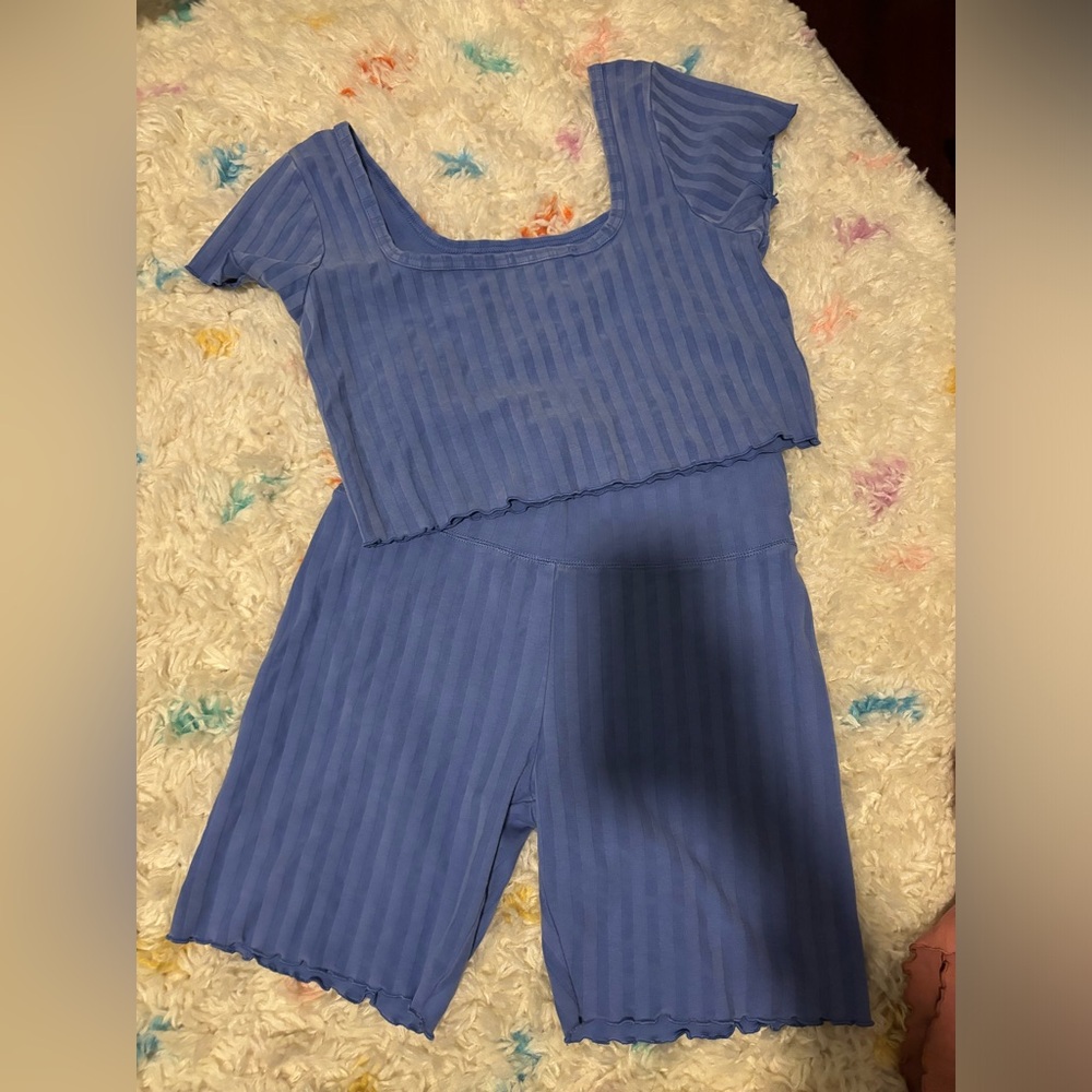 Aerie - Groovy Set - Bike Shorts & Crop Top